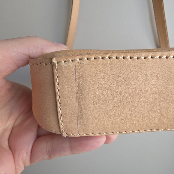 Nisolo Natural Tan Leather Crossbody - Picture 13 of 17